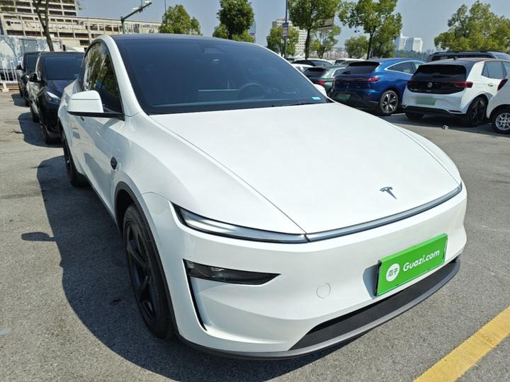 Model Y 2025 RWD photo 3