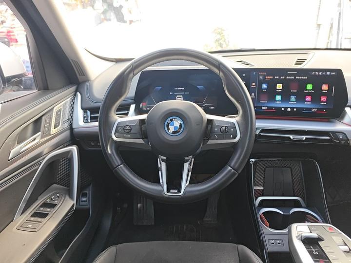 iX1 2023 xDrive30L M Sport Package photo 3