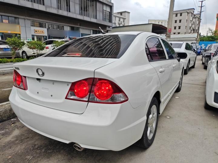 CiiMO 2015 1.8L AT Comfort photo 4