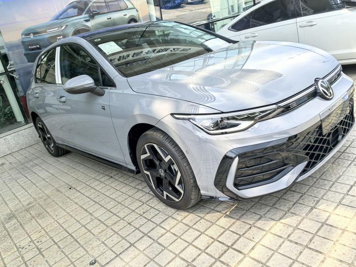 Golf 2026 300TSI R-Line photo 3