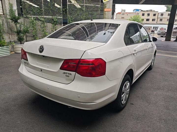 2015 1.6L MT Fashion photo 4