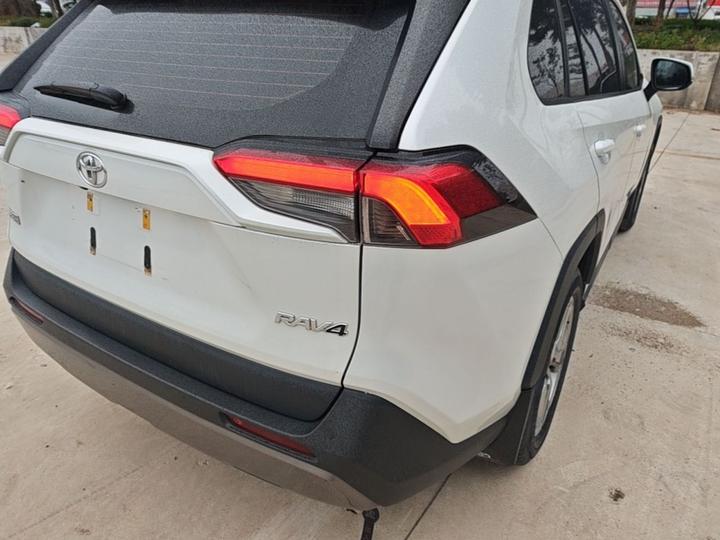 RAV4 2021 2.0L CVT RWD photo 7