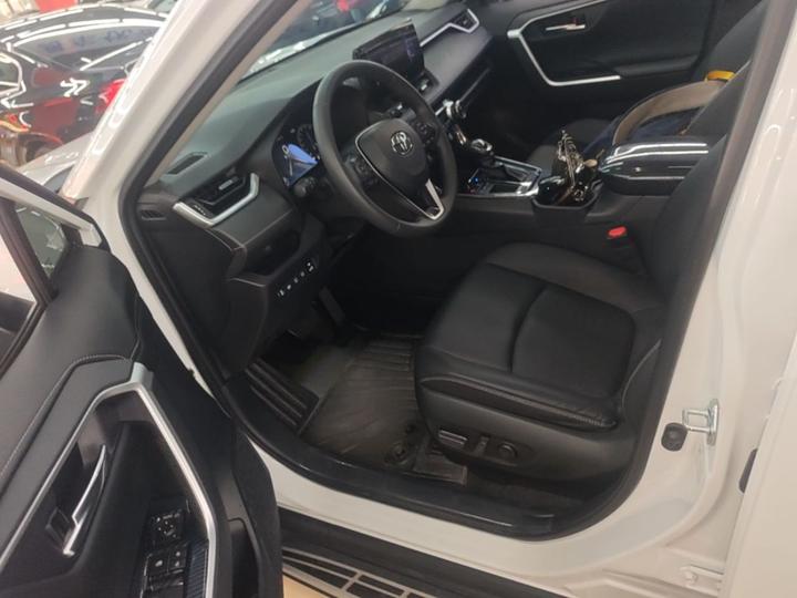 RAV4 2023 2.0L CVT RWD Plus photo 6