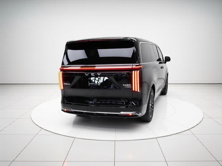 2025 AWD 8 photo 3