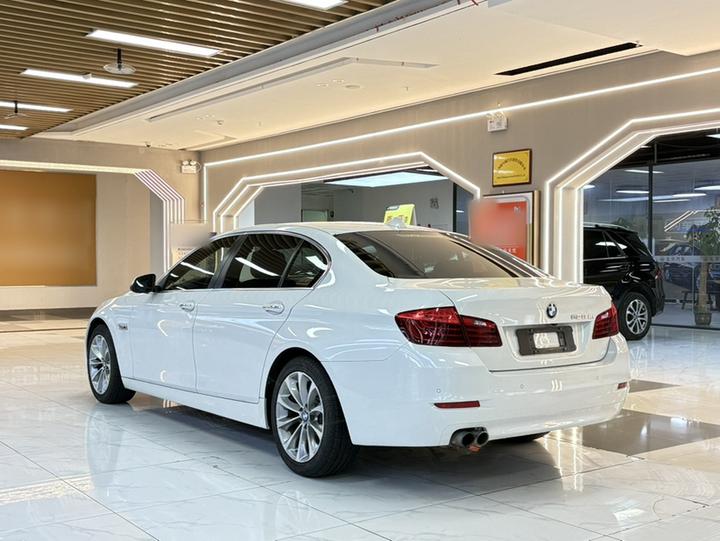 5 Series 2017 528Li Leading photo 6