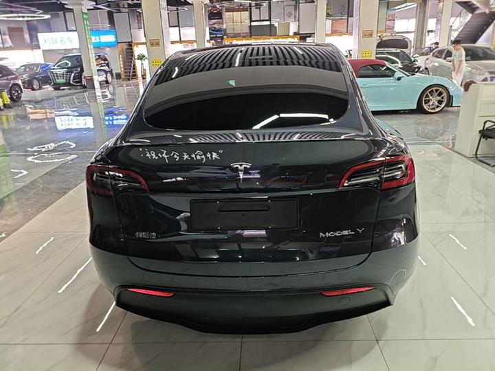 Model Y 2024 RWD photo 5
