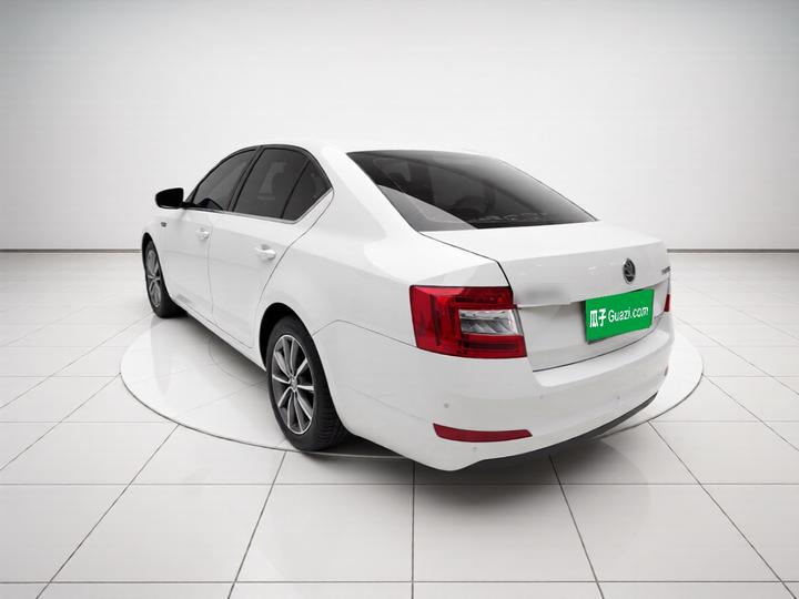 Octavia 2017 1.6L MT photo 4