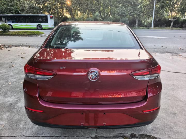Excelle 2021 Facelift Classic 1.5L AT Elite photo 3