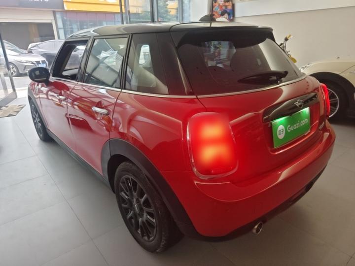 2019 1.5T COOPER Classic 5-Door photo 4