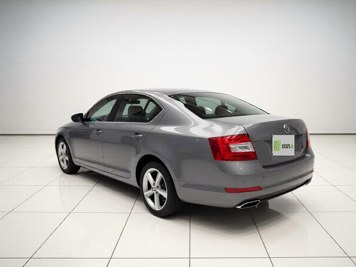 Octavia 2016 1.6L MT photo 4