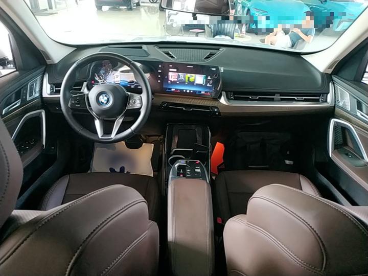 iX1 2023 xDrive30L X Design Package photo 5