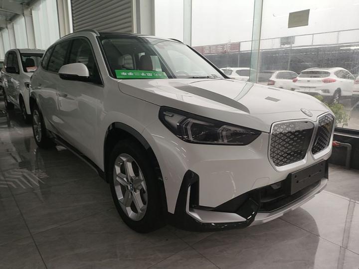 iX1 2026 eDrive25L X Design Package photo 3