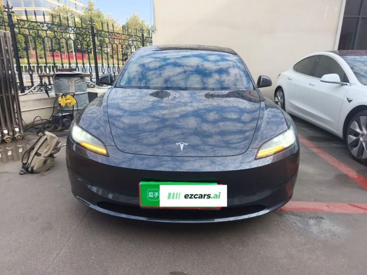 Model 3 2023 Long Range AWD photo 2