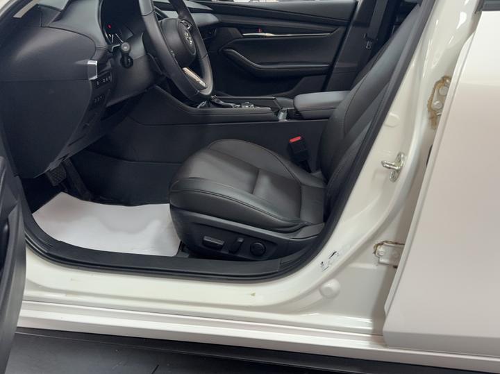 3 Axela 2023 2.0L AT photo 6