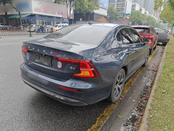 S60 2023 B4 Luxury photo 4