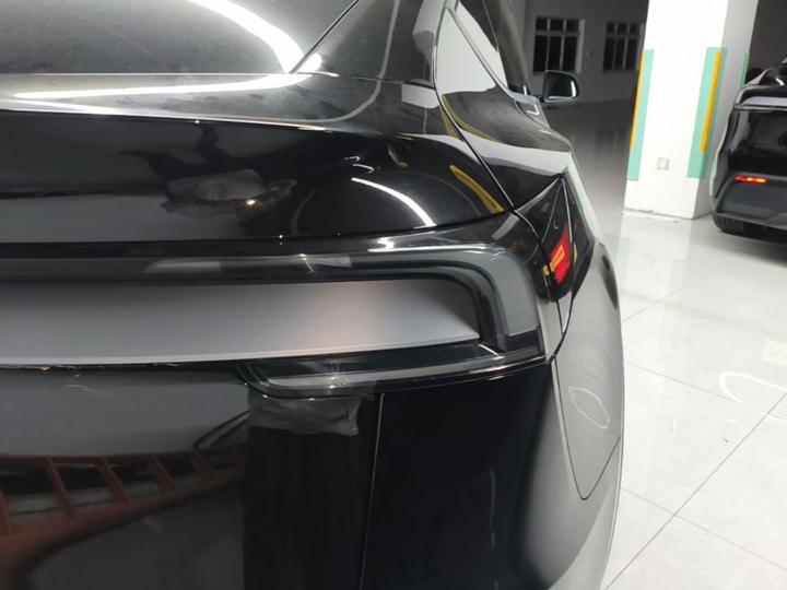 Model Y 2025 RWD photo 7