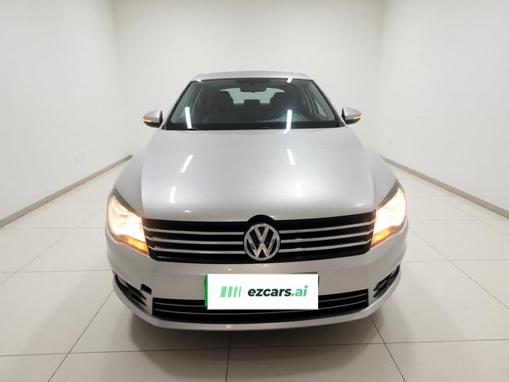 Bora 2014 1.6L AT Comfort photo 2