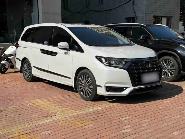 Elysion 2024 2.0L e:HEV Luxury photo 3