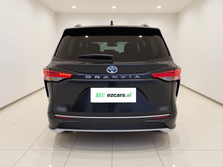 Granvia 2023 2.5L Hybrid VIP photo 3