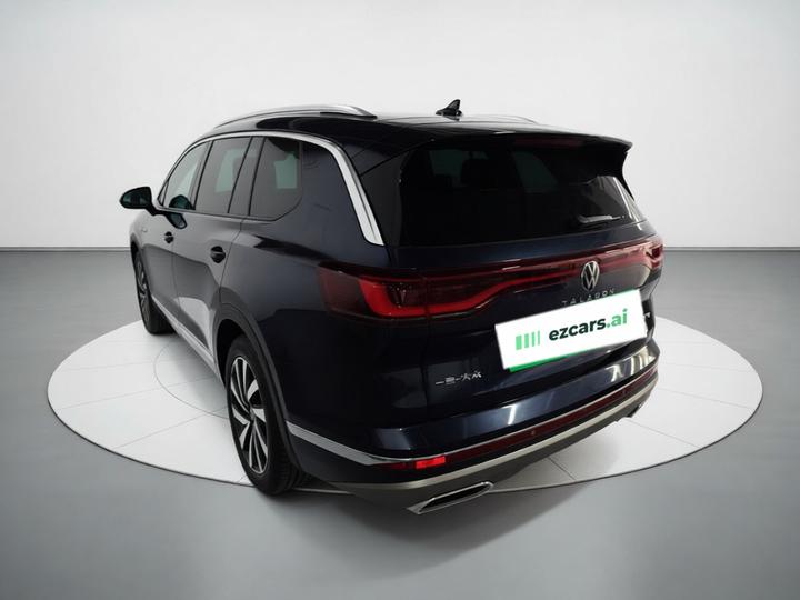 2021 330TSI RWD Luxury photo 4