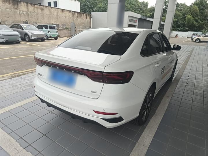 Emgrand 2026 400 1.5L CVT photo 4