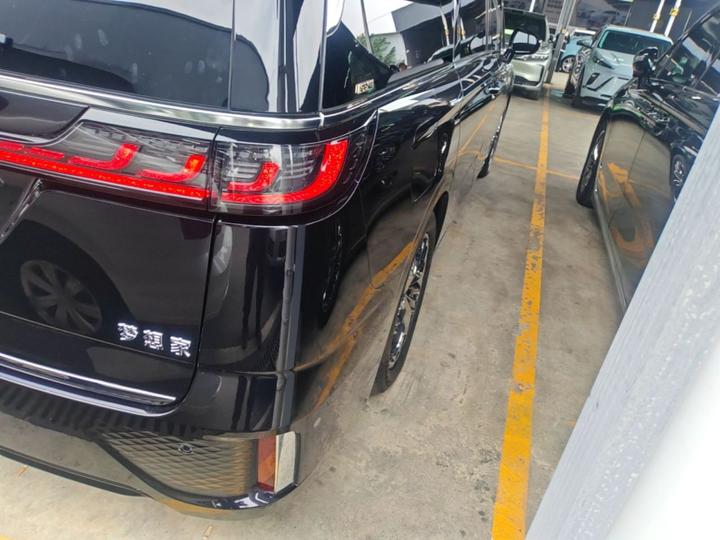 Voyah Dreamer 2024 PHEV Extended Range Flagship photo 7