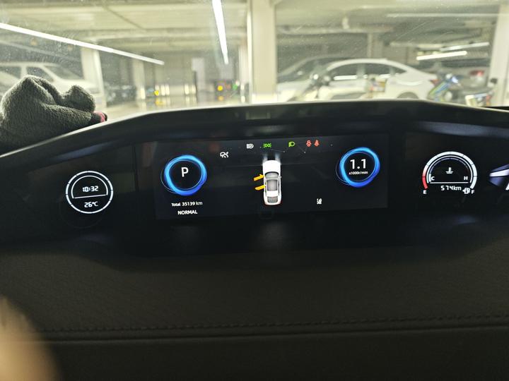 UNI-V 2024 1.5T Premium Sport photo 4