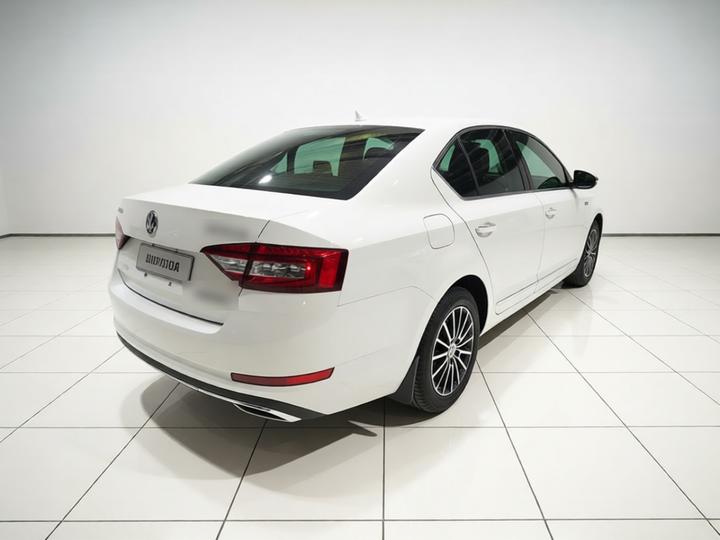 Octavia 2018 1.6L AT Luxury photo 4