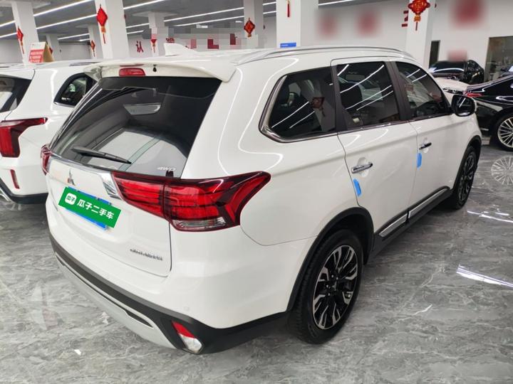 Outlander 2020 2.4L AWD Enjoy 7-Seater photo 4