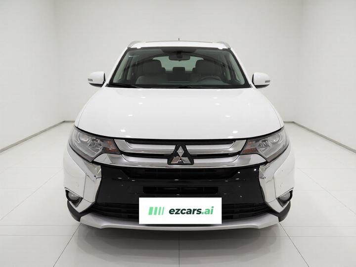 Outlander 2018 2.0L RWD 7-Seater photo 2