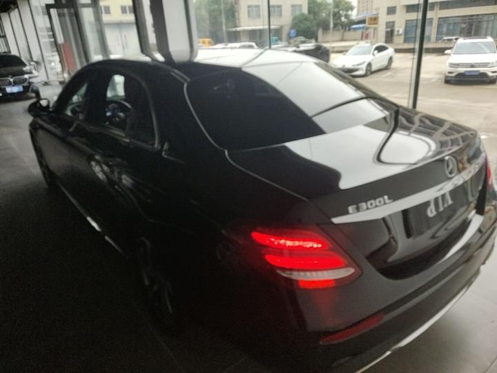 E-Class 2018 E 300 L Sport Luxury photo 4