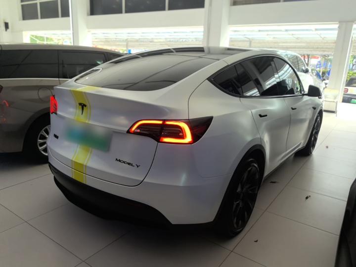 Model Y 2021 Standard Range RWD photo 4