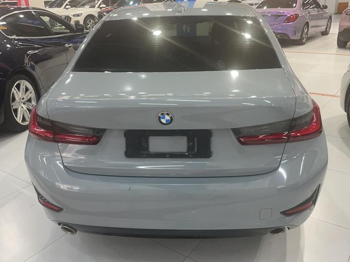 3 Series 2022 320i Sport Package photo 4