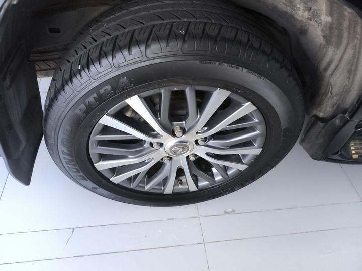 LX 2019 570 Luxury photo 6