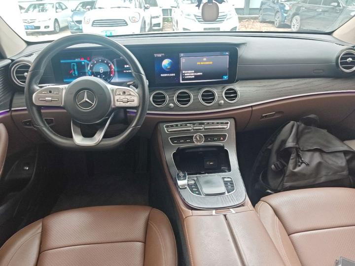 E-Class 2020 E 300 L Sport Luxury photo 5