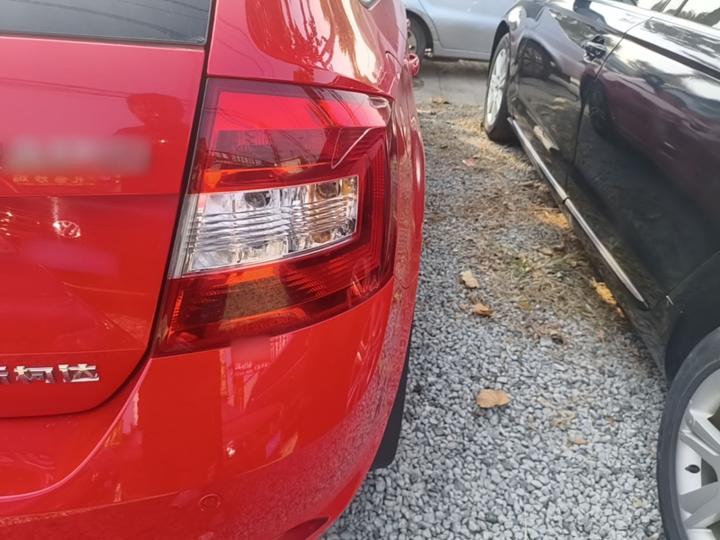Rapid Spaceback 2018 1.6L MT Standard photo 7
