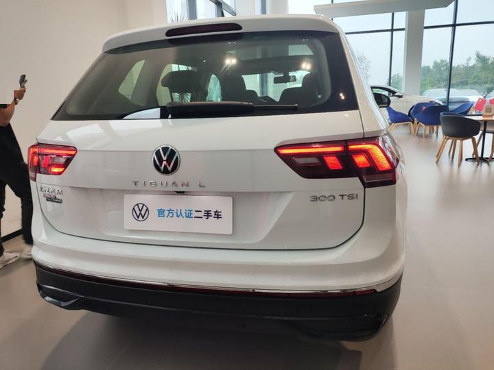 Tiguan L 2024 300TSI AT RWD photo 5
