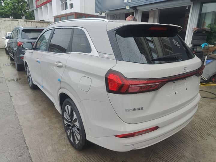 Bluelectric E5 PLUS 2026 Standard Range AWD Performance Ultra photo 4