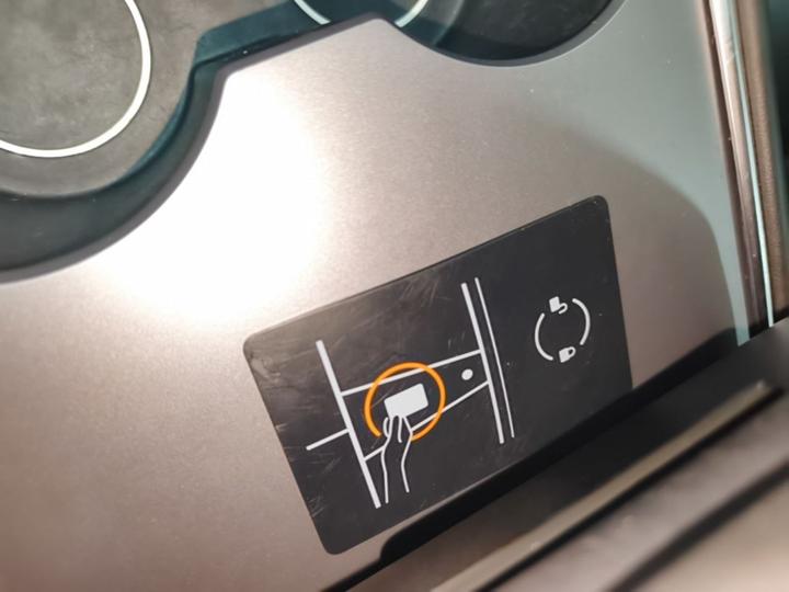 Model Y L 2025 Long Range AWD photo 8