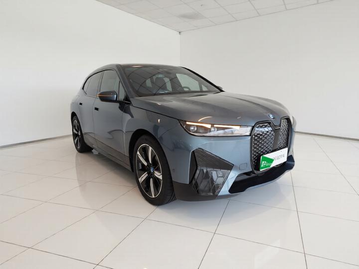 iX 2022 xDrive40 photo 3