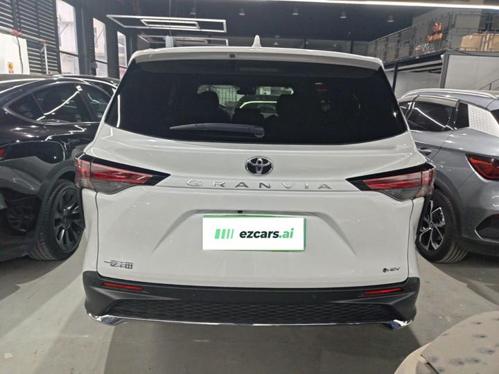 Granvia 2027 2.5L Hybrid Comfort PLUS photo 5