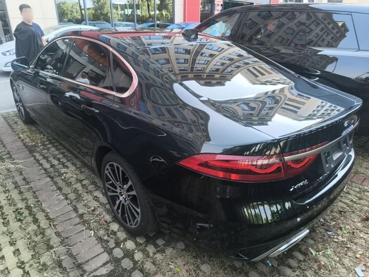 XFL 2024 2.0T P250 RWD Exclusive Luxury photo 4