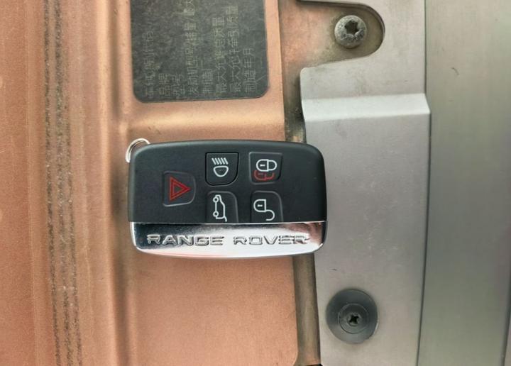 Range Rover Evoque 2015 2.0T 5-Door photo 8