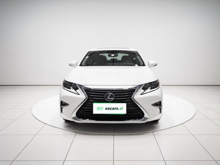 ES 2015 300h Comfort photo 2