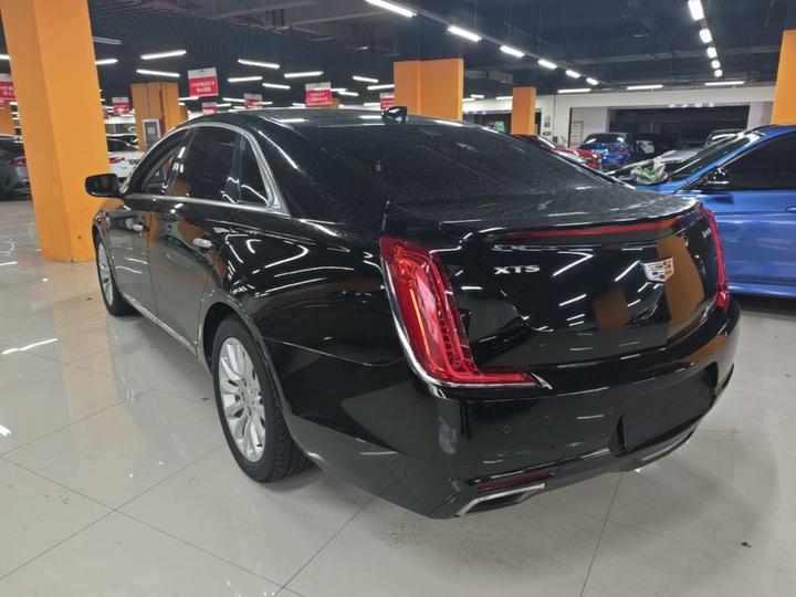 XTS 2018 28T Tech photo 4