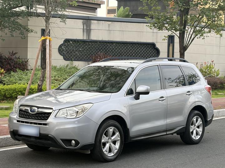 Forester 2013 2.0i AT Luxury