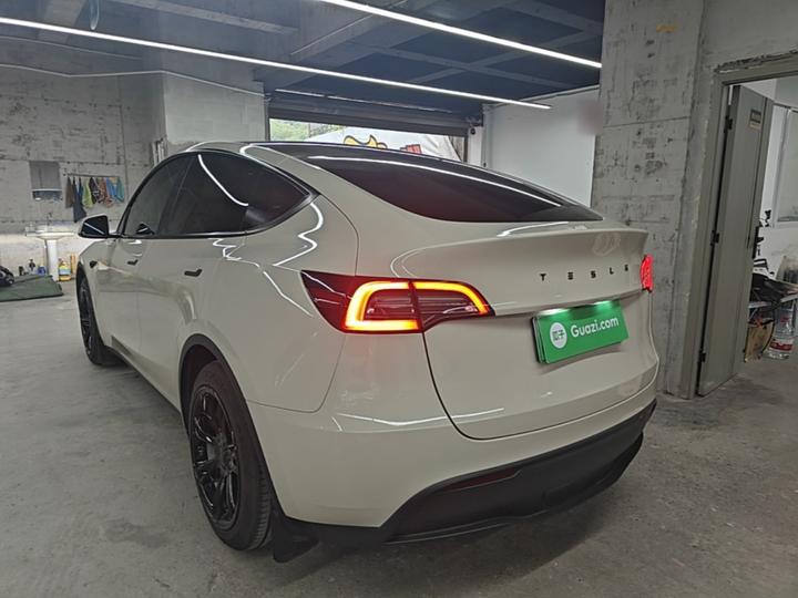Model Y 2022 Facelift RWD photo 4