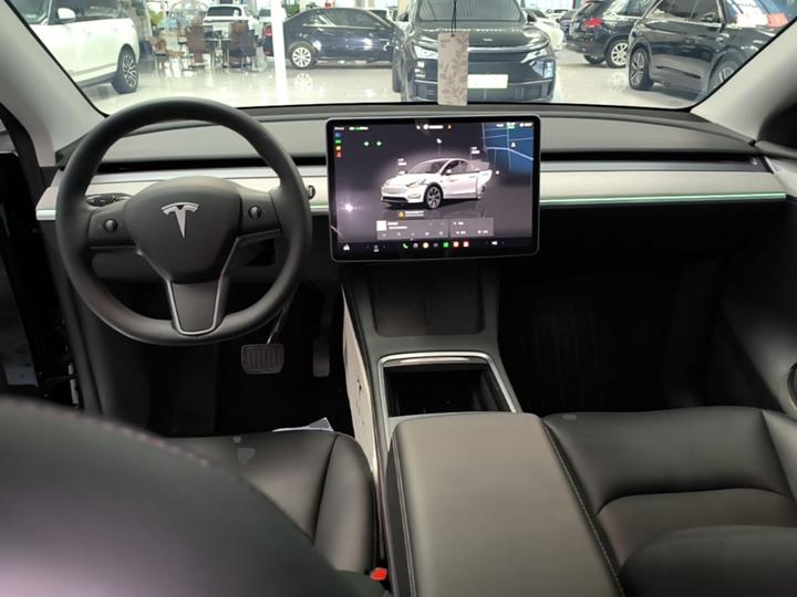 Model Y 2024 RWD photo 5