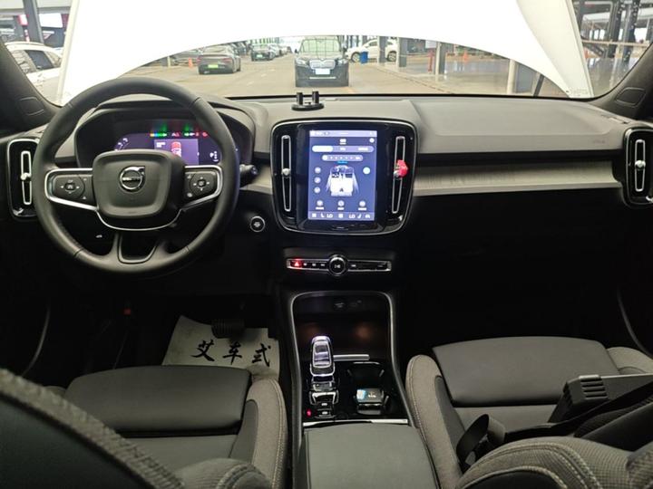 XC40 2024 B3 Luxury photo 4