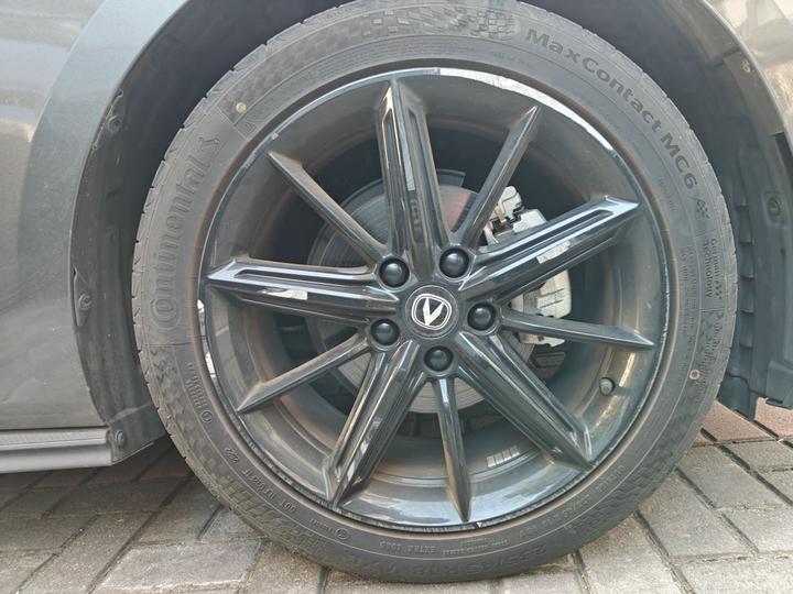 UNI-V 2022 1.5T Premium photo 8